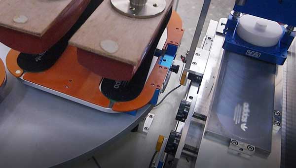 搭配旋轉工作台自動化系統的工業移印機