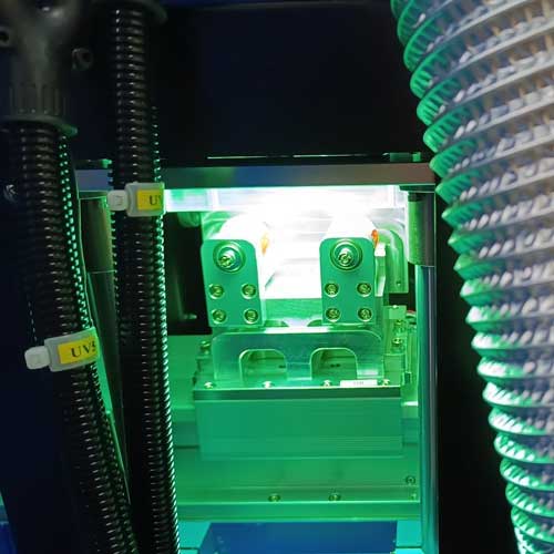 UV lamp modules (height adjustable) is a total of 6 sets, with digitally adjustable UV power.