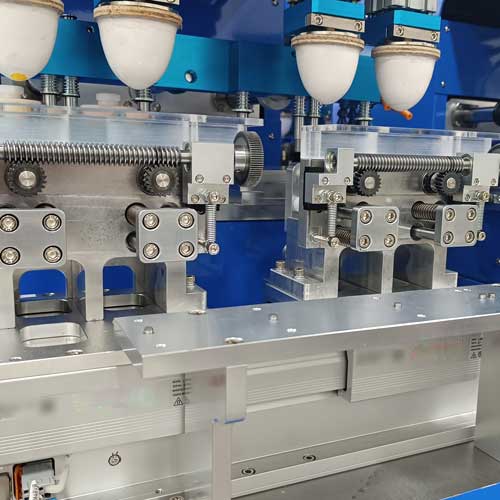 The object movement utilizes linear conveyor, providing agile movement and precise positioning, with the repeatability ±0.01mm.