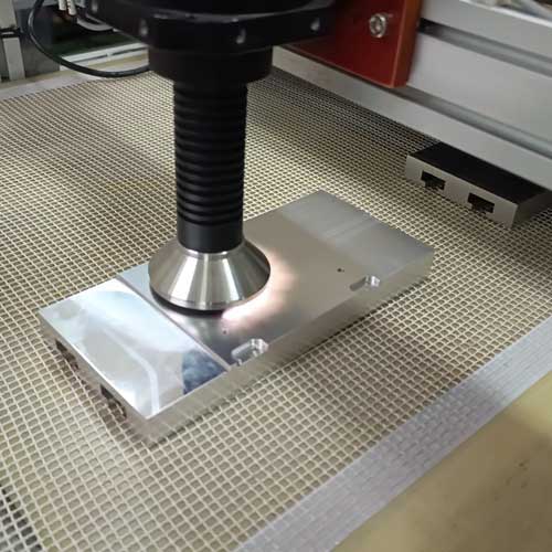 電漿機可搭配輸送帶使用,作為自動化電漿表面處理。