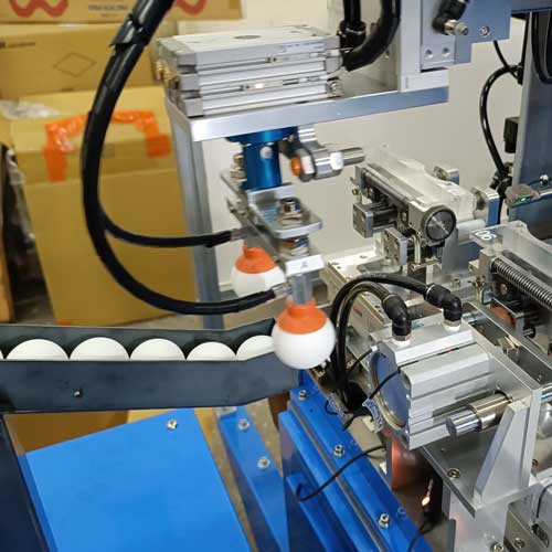 The 3 stage cylinder for loading and unloading arm allows for quick and efficient object handling, effectively enhancing the productivity of the equipment.