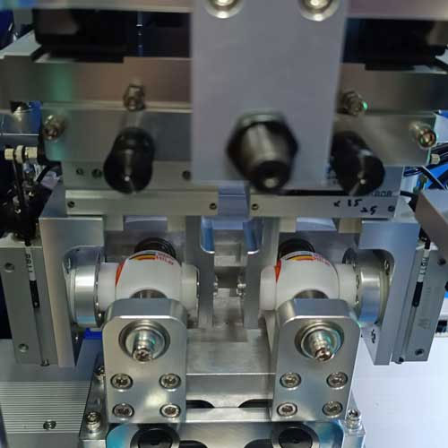 Longitude turning mechanism is driven by a rotary cylinder, enabling 360-degree circumferential printing along two longitude lines (vertical mapping lines on Earth).